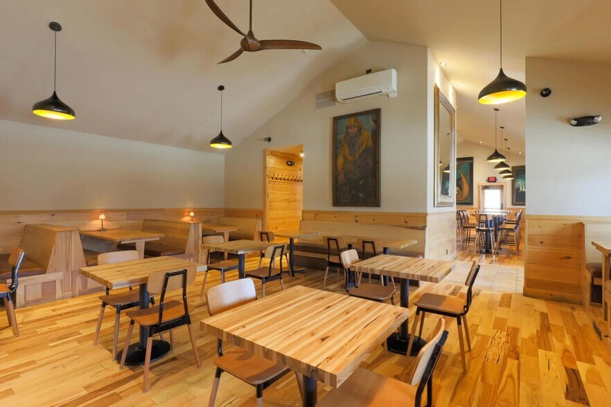 More Photos Of 2477 Bristol Rd, New Harbor Restaurant For Sale