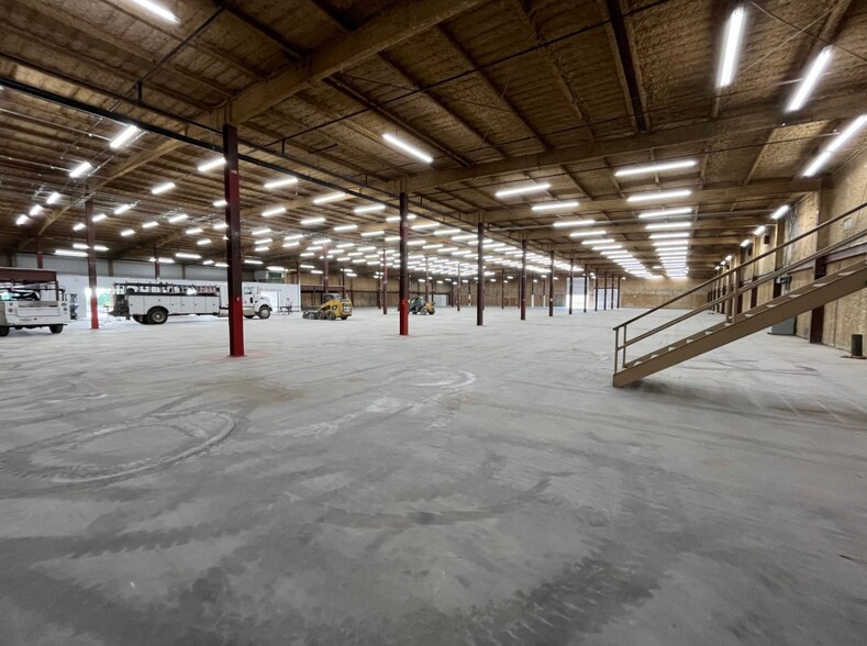 More Photos Of 1 Industrial Dr, Sweetwater Service For Lease