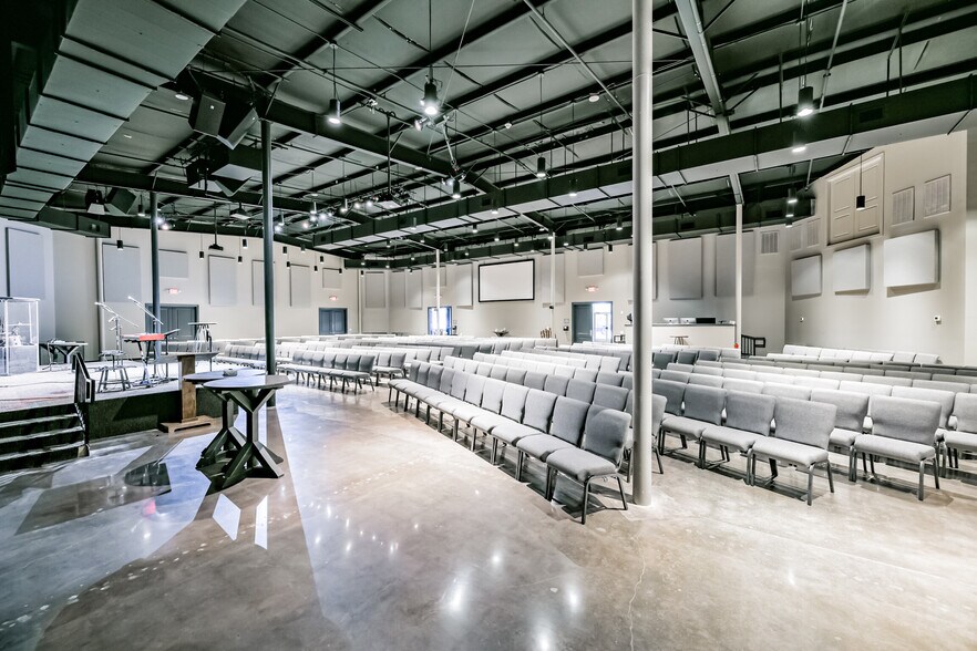 More Photos Of 1222 W Main St, Tomball Religious Facility For Sale