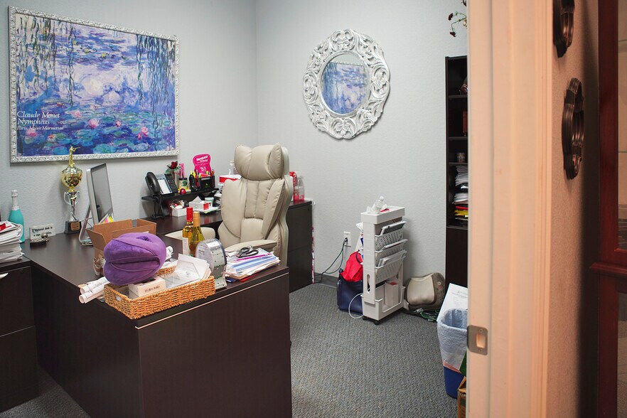 More Photos Of 3918 Telephone Rd, Lake Worth Medical For Lease