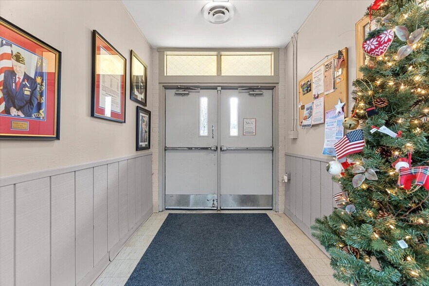 More Photos Of 8840 Macomb St, Grosse Ile Freestanding For Sale