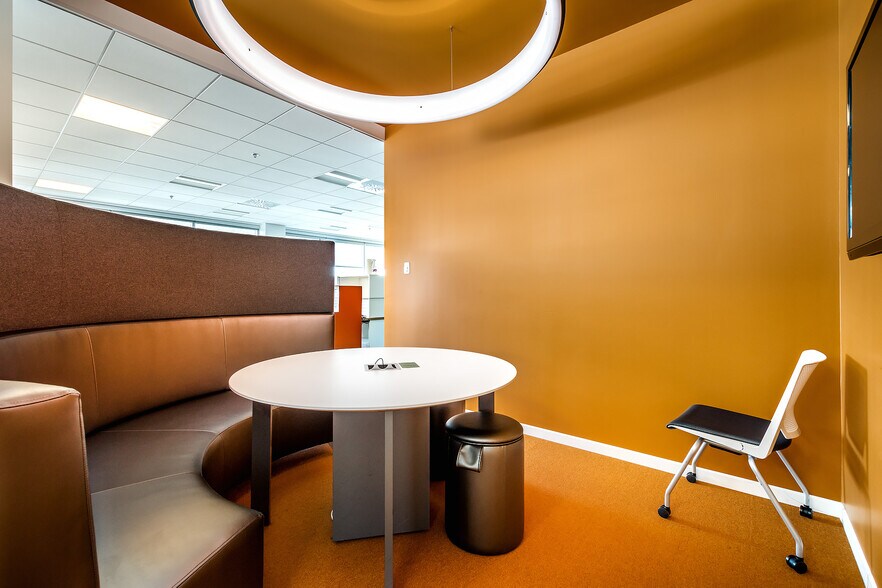 More Photos Of 2905 Pl Louis-R.-Renaud, Laval Office For Lease