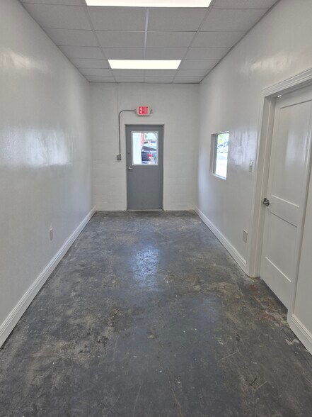 More Photos Of 14203-14231 60th St N, Clearwater Warehouse For Lease
