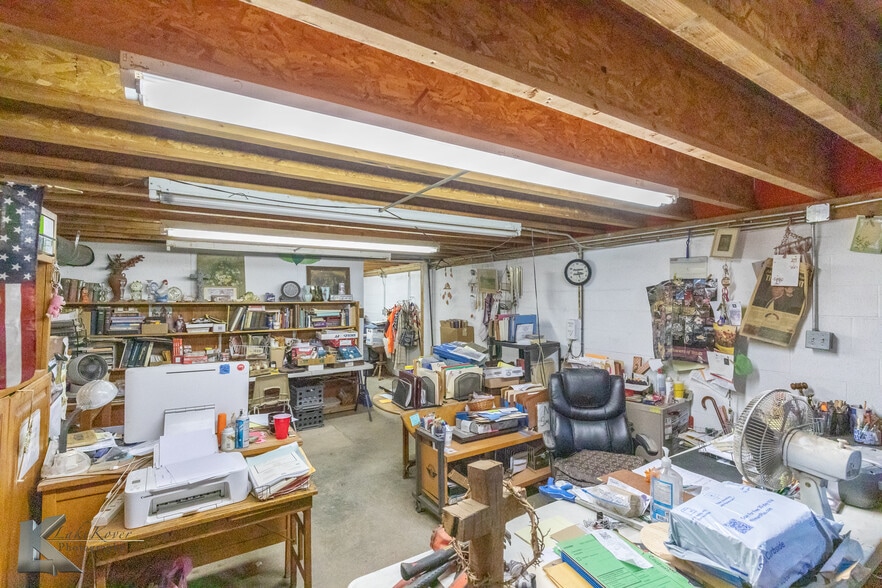 More Photos Of 1901 Cottonwood St, Abilene Industrial For Sale