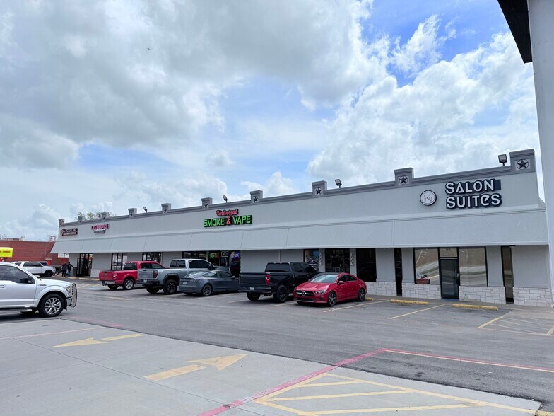 Primary Photo Of 2406 W Walnut St, Garland Storefront Retail Office For Lease