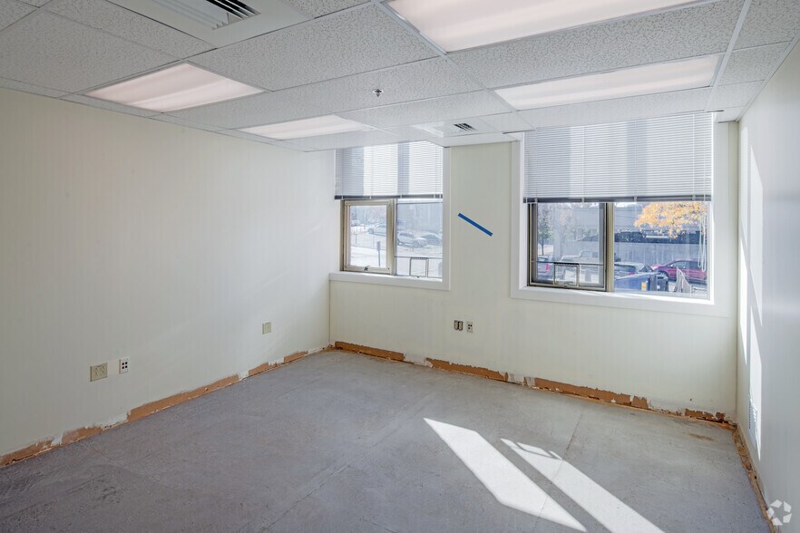 More Photos Of 45 Willard Ave, Providence Medical For Sale