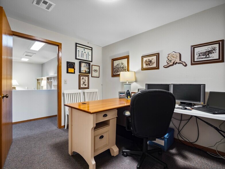 More Photos Of 6314 19th St W, Fircrest Office For Lease