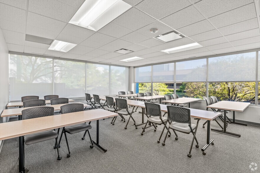 More Photos Of 4225 Wingren Dr, Irving Unknown For Lease