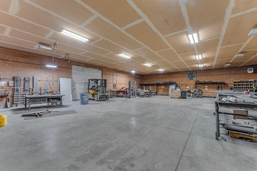 More Photos Of 2101 S ARKOLA Dr, Springdale Warehouse For Sale