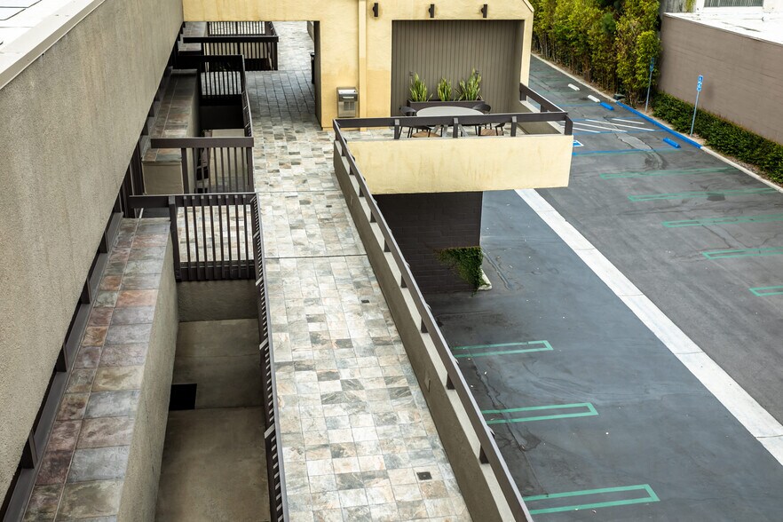 More Photos Of 3700 Campus Dr, Newport Beach Office For Lease