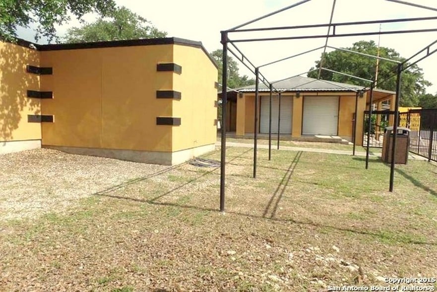 More Photos Of 10877 Park Road 37, Lakehills Storefront Retail Office For Lease