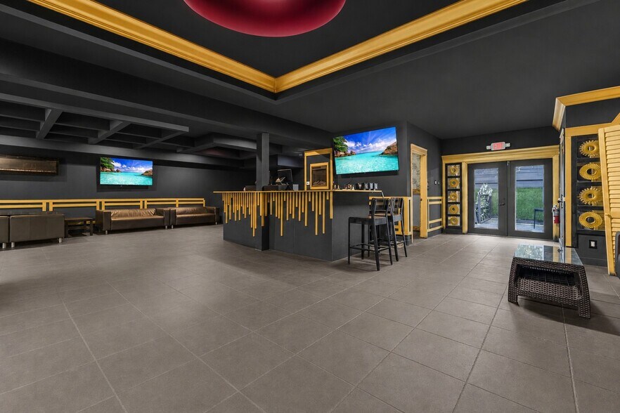 More Photos Of 6546 Pembroke Rd, Miramar Freestanding For Sale