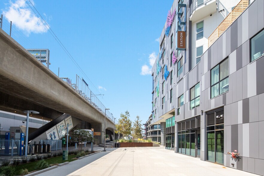 More Photos Of 8900 Venice Blvd, Culver City General Retail For Lease