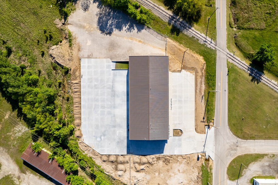 More Photos Of 3801 W 51st St, Tulsa Warehouse For Lease