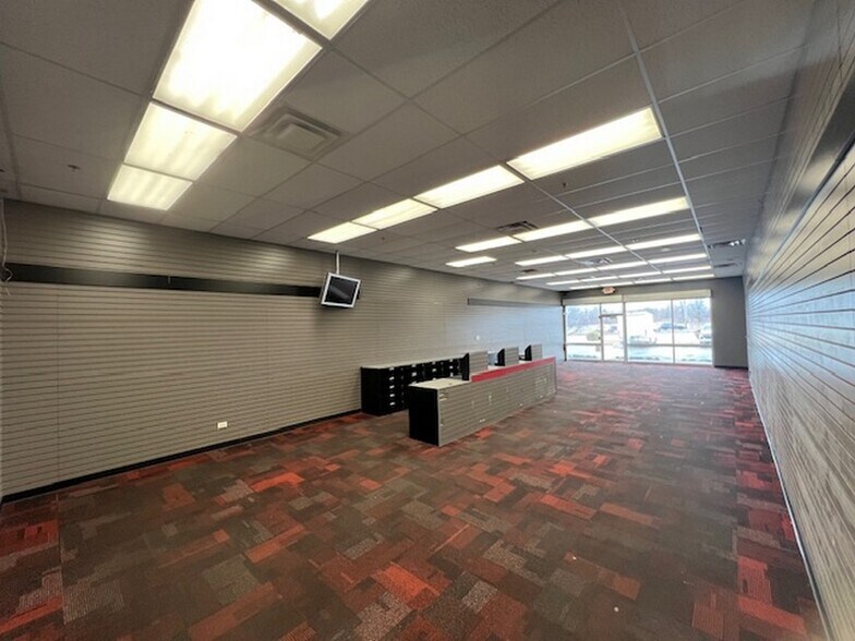 More Photos Of 2445-2457 N Richmond Rd, McHenry General Retail For Lease
