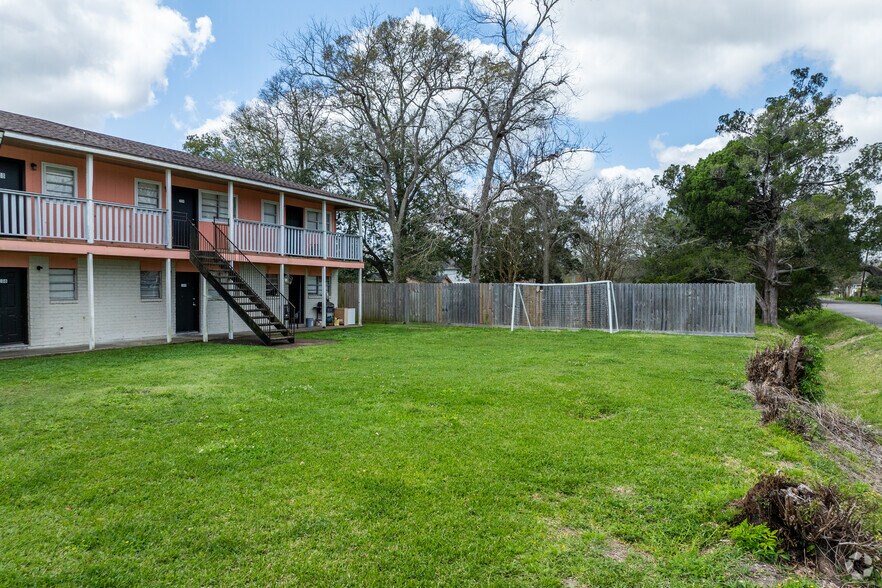 More Photos Of 905 Campus St, Beaumont Multifamily For Sale