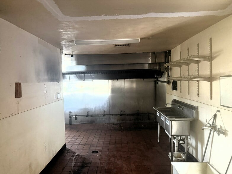 More Photos Of 5740 S Wayside Dr, Houston Restaurant For Lease