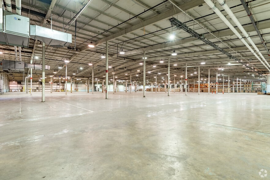 More Photos Of 1111 Hope St, Covington Distribution For Lease