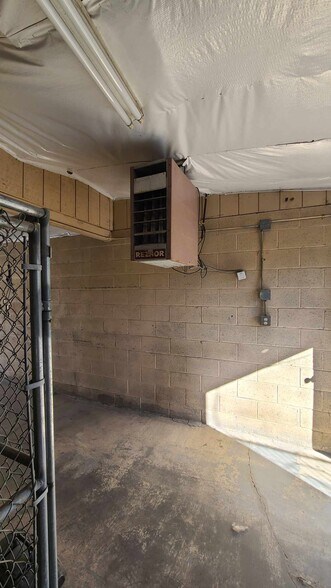 More Photos Of 2225 N Nellis Blvd, Las Vegas Veterinarian Kennel For Lease