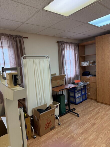 More Photos Of 90 Medford Ave, Patchogue Medical For Sale