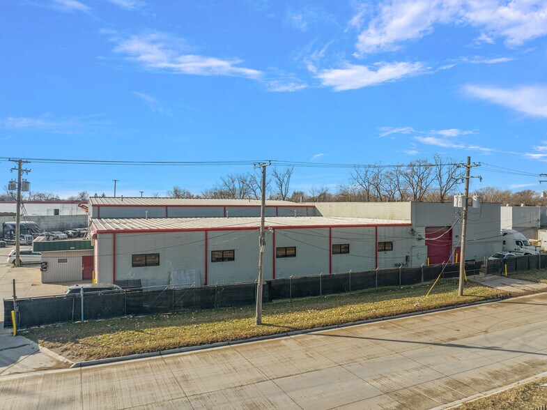 Primary Photo Of 25411 Sherwood Ave, Center Line Industrial For Sale