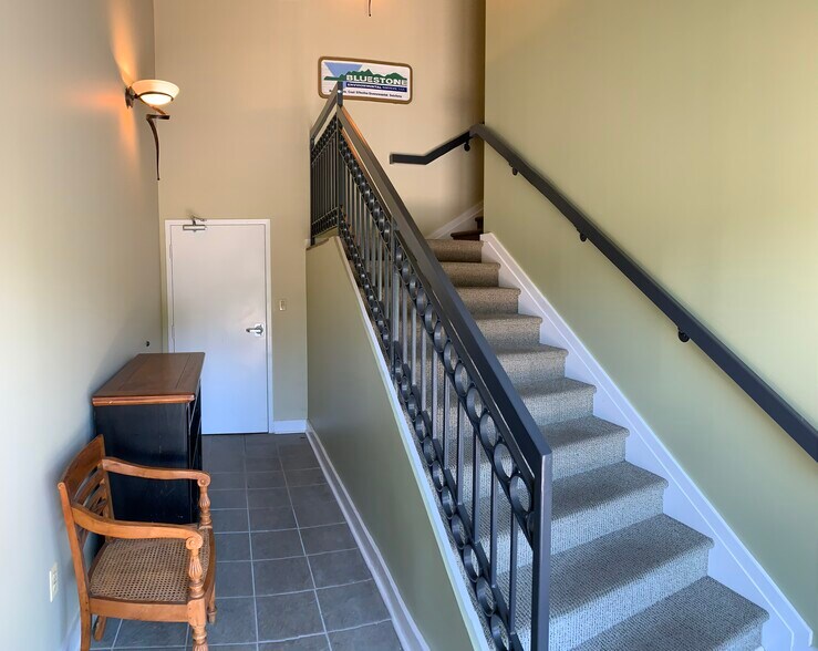 More Photos Of 9 Veronica Ave, Somerset Distribution For Lease