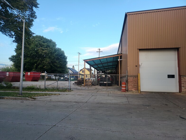 More Photos Of 1819 S 71st St, Milwaukee Manufacturing For Lease