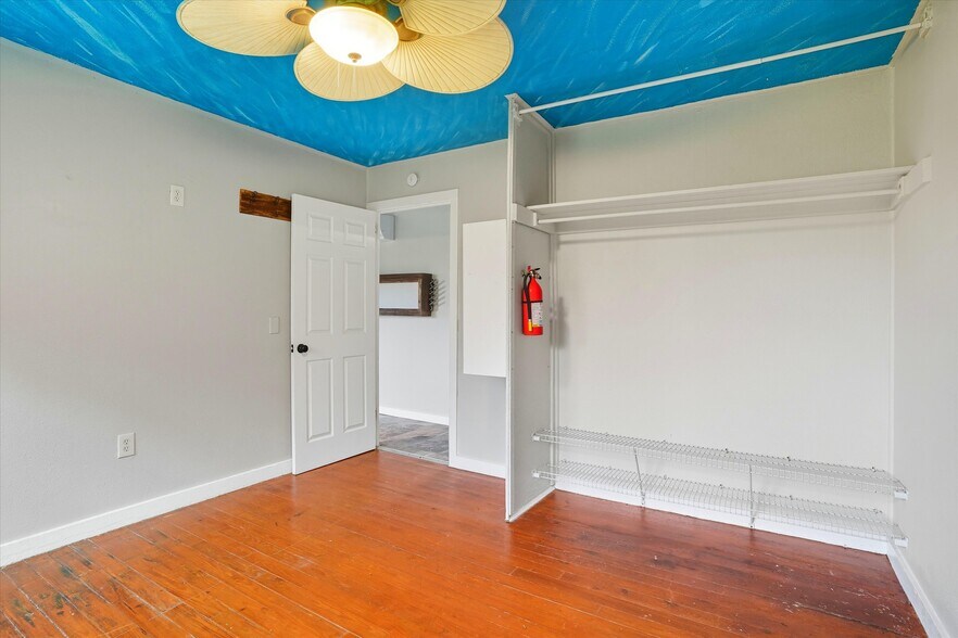 More Photos Of 100 Howard Ln, Oak Ridge Apartments For Sale