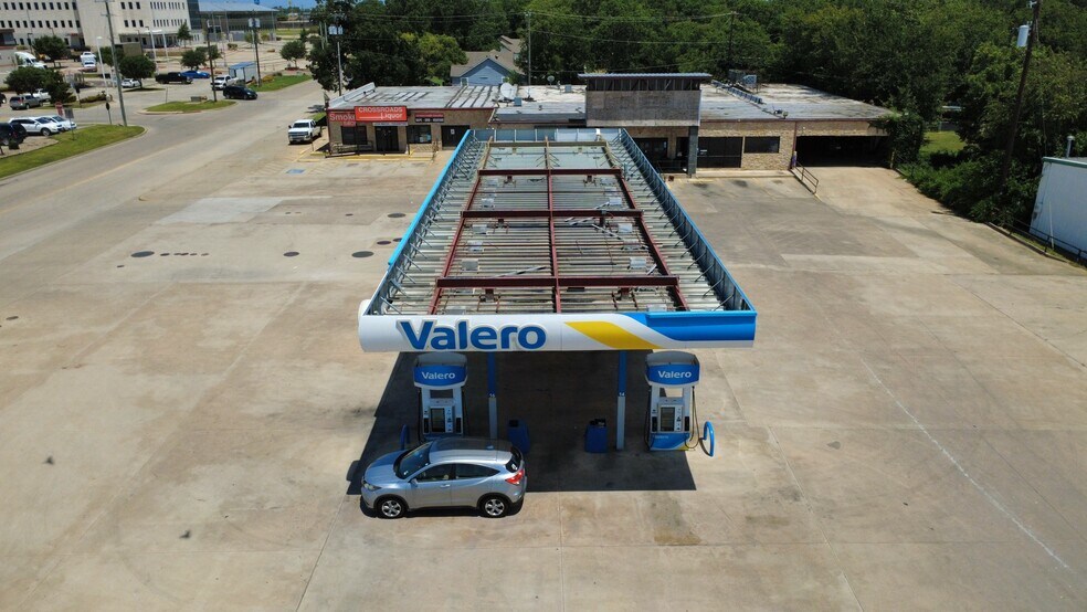 More Photos Of 903 E Highway 82, Gainesville Storefront For Sale