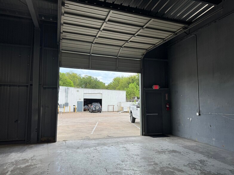 More Photos Of 234 Memory Ln, Houston Warehouse For Lease