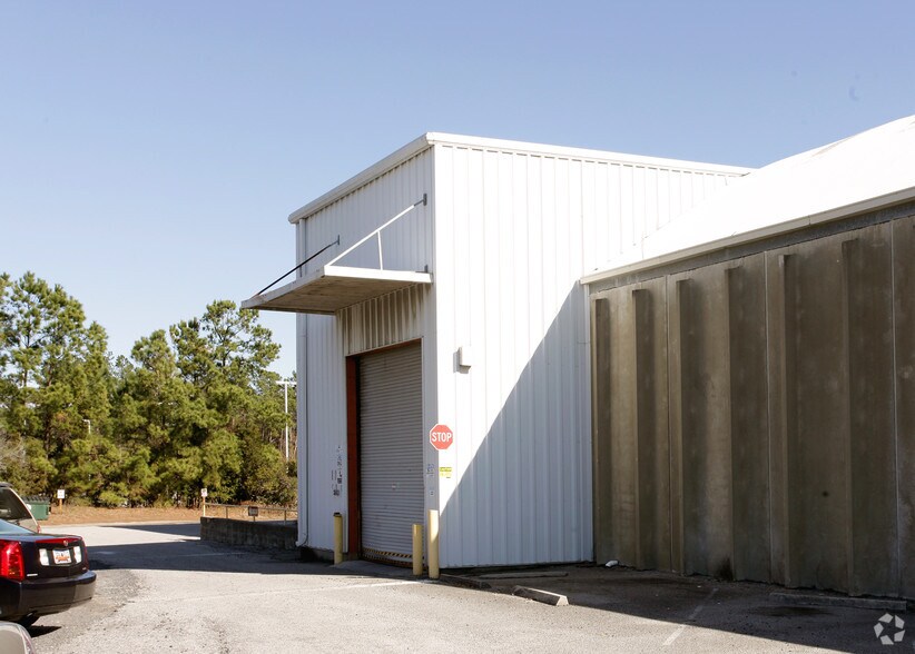 More Photos Of 475 Long Point Rd, Mount Pleasant Warehouse For Lease