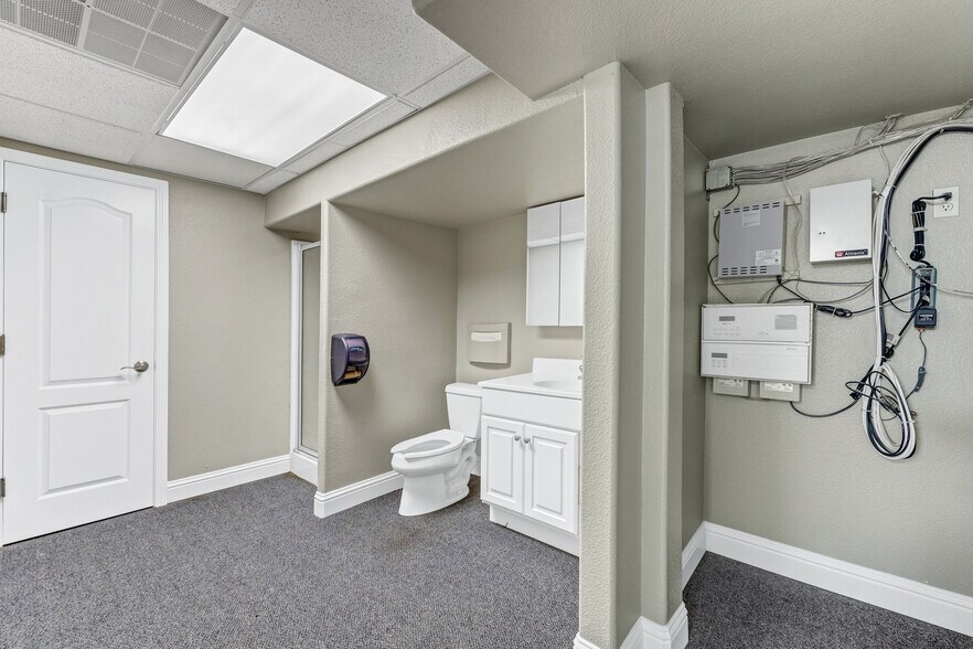 More Photos Of 1925 Francisco Blvd E, San Rafael Light Manufacturing For Lease