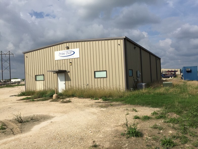 More Photos Of 2624 Highway 72, Three Rivers Warehouse For Lease