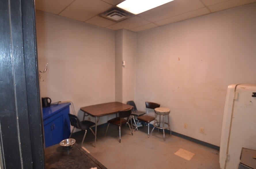 More Photos Of 5018 52 Ave, Tofield Industrial For Sale