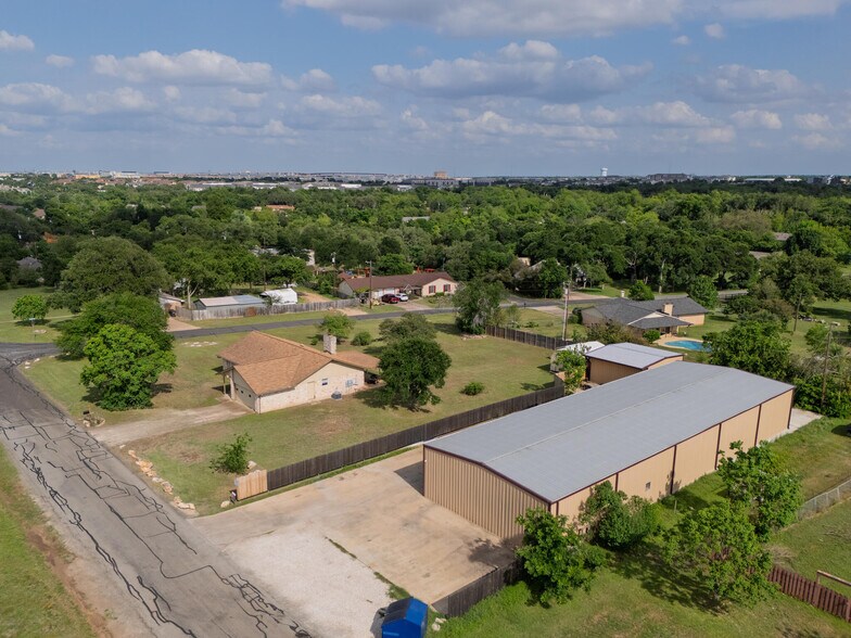 More Photos Of 1612 Shenandoah Dr, Cedar Park Warehouse For Sale