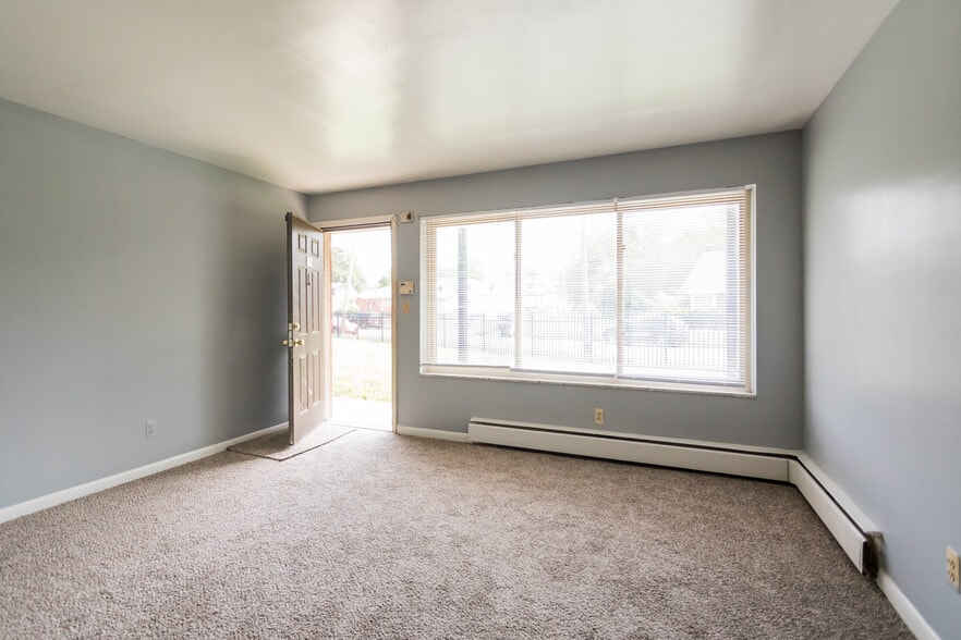 More Photos Of 9455 Chalmers St, Detroit Apartments For Sale