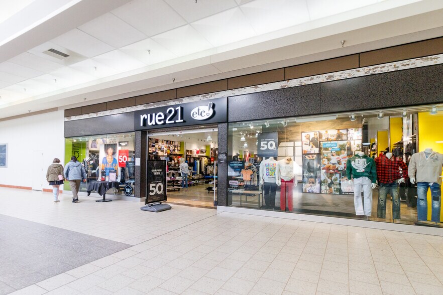 More Photos Of 550 S Gear Ave, West Burlington Storefront For Sale