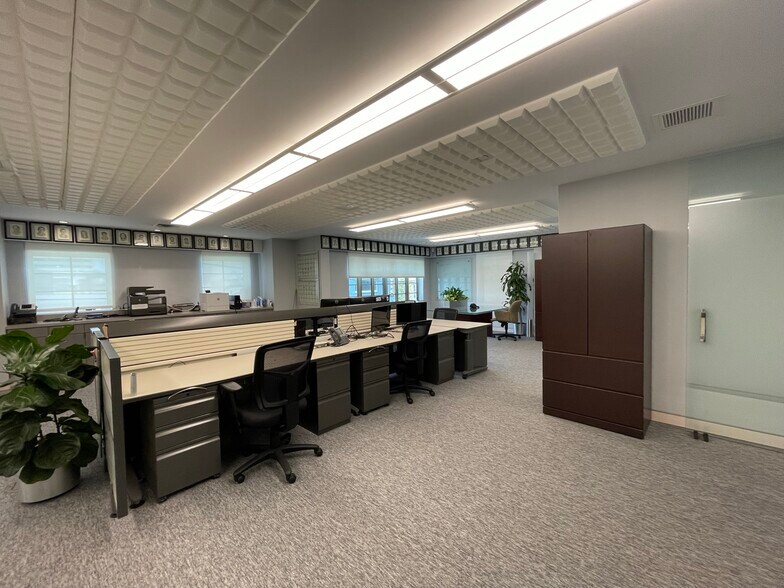 More Photos Of 2800 W Lancaster Ave, Fort Worth Office For Sale