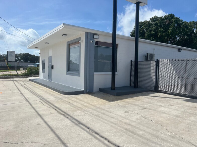 More Photos Of 411 Clearlake Rd, Cocoa Service For Lease