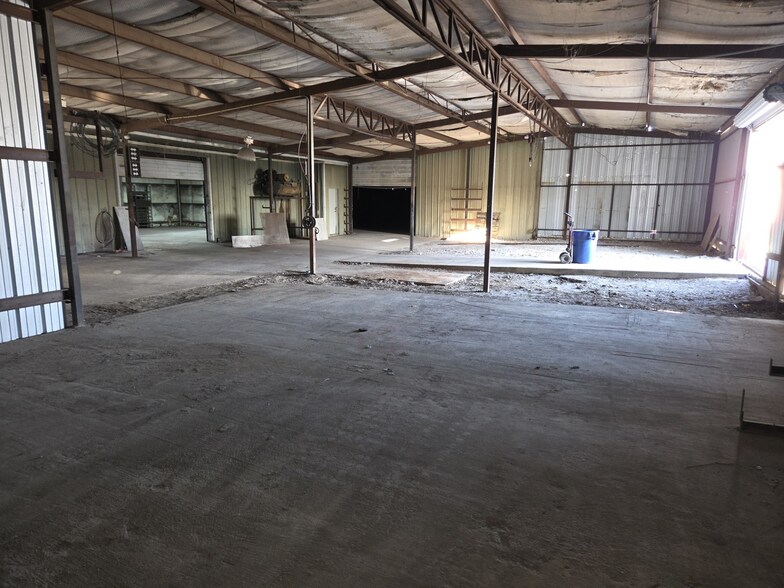 More Photos Of 2223 Hoffpauer Way, Sanger Manufacturing For Lease