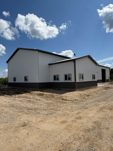More Photos Of 3810 Drew Ave, Sandwich Light Manufacturing For Lease