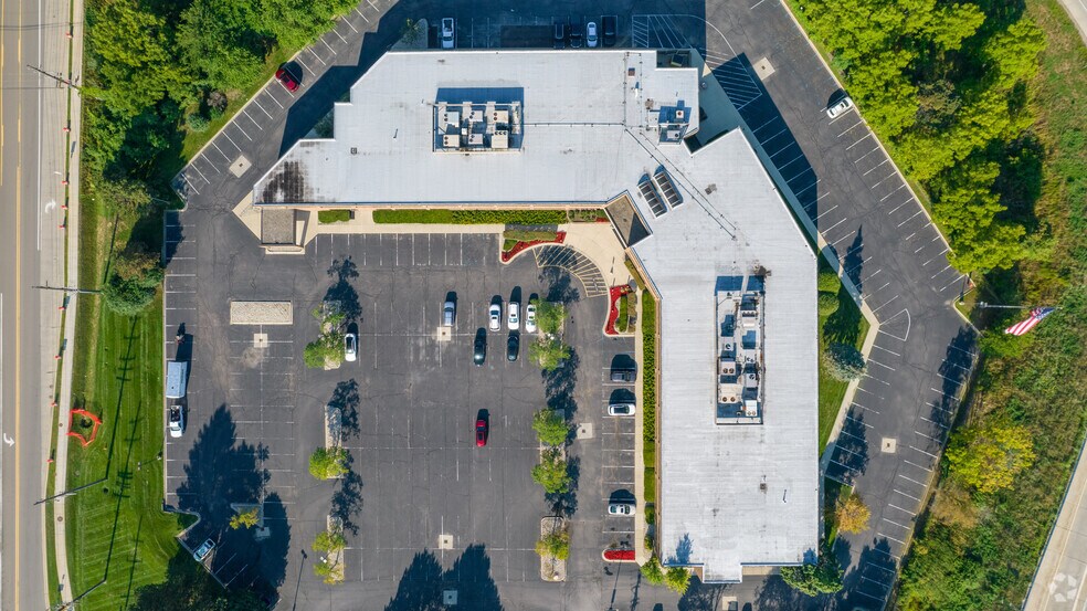 More Photos Of 6001 N Adams Rd, Bloomfield Hills Office For Lease