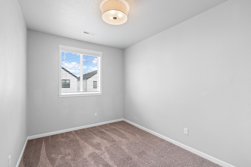 More Photos Of 16306 NE 20th St, Vancouver Multifamily For Sale