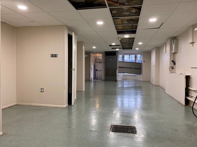 More Photos Of 701 Bergen Ave, Jersey City Storefront Retail Residential For Lease