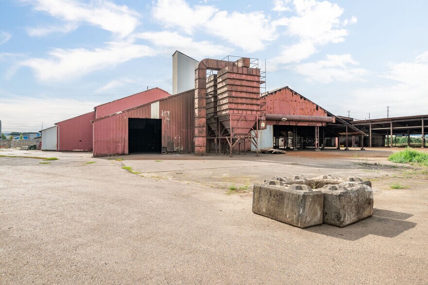 More Photos Of 523 7th Ave, Longview Warehouse For Sale