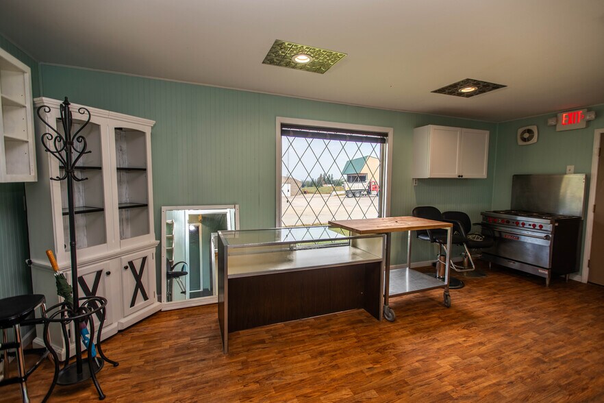 More Photos Of 308 Dale Dr, Montfort General Retail For Sale