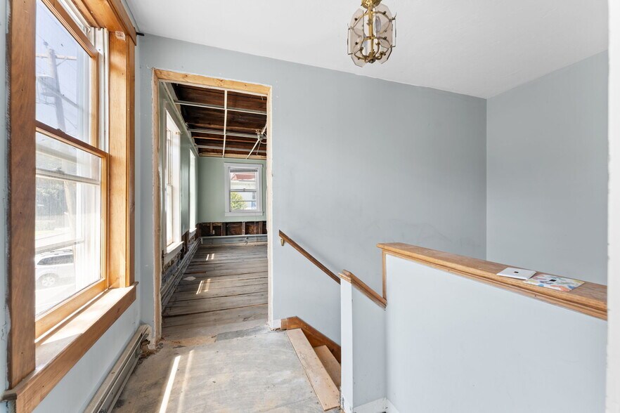 More Photos Of 18 Central St, Brookfield Office Residential For Sale