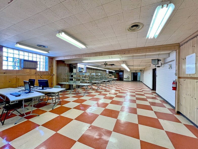 More Photos Of 116 W A St, Belleville Restaurant For Sale