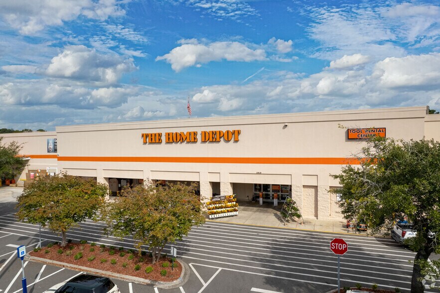 More Photos Of 1919 Wells Rd, Orange Park Freestanding For Sale