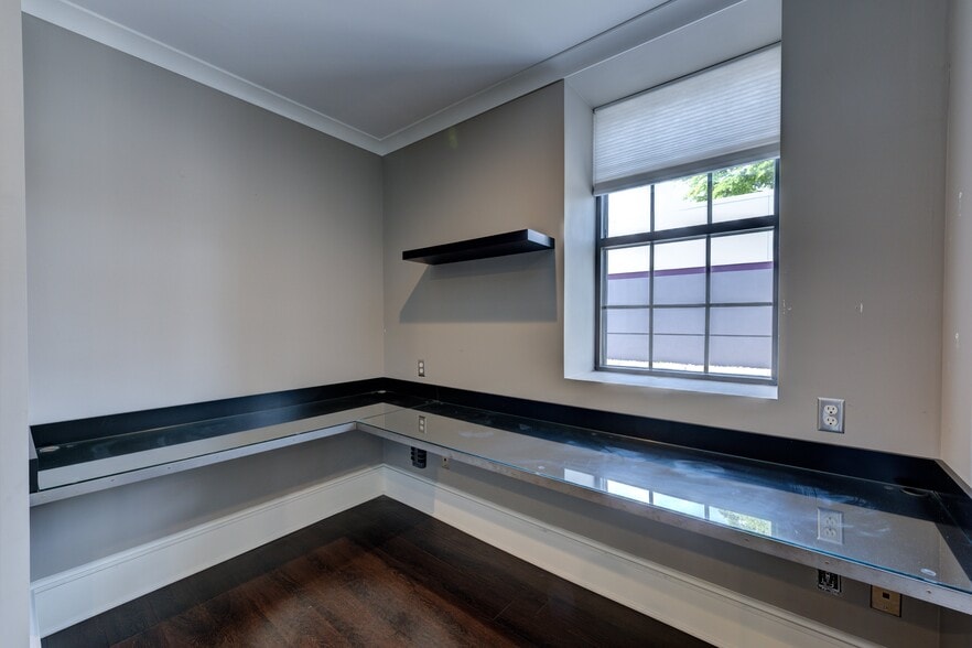 More Photos Of 1608 Taylor St, Columbia Freestanding For Lease